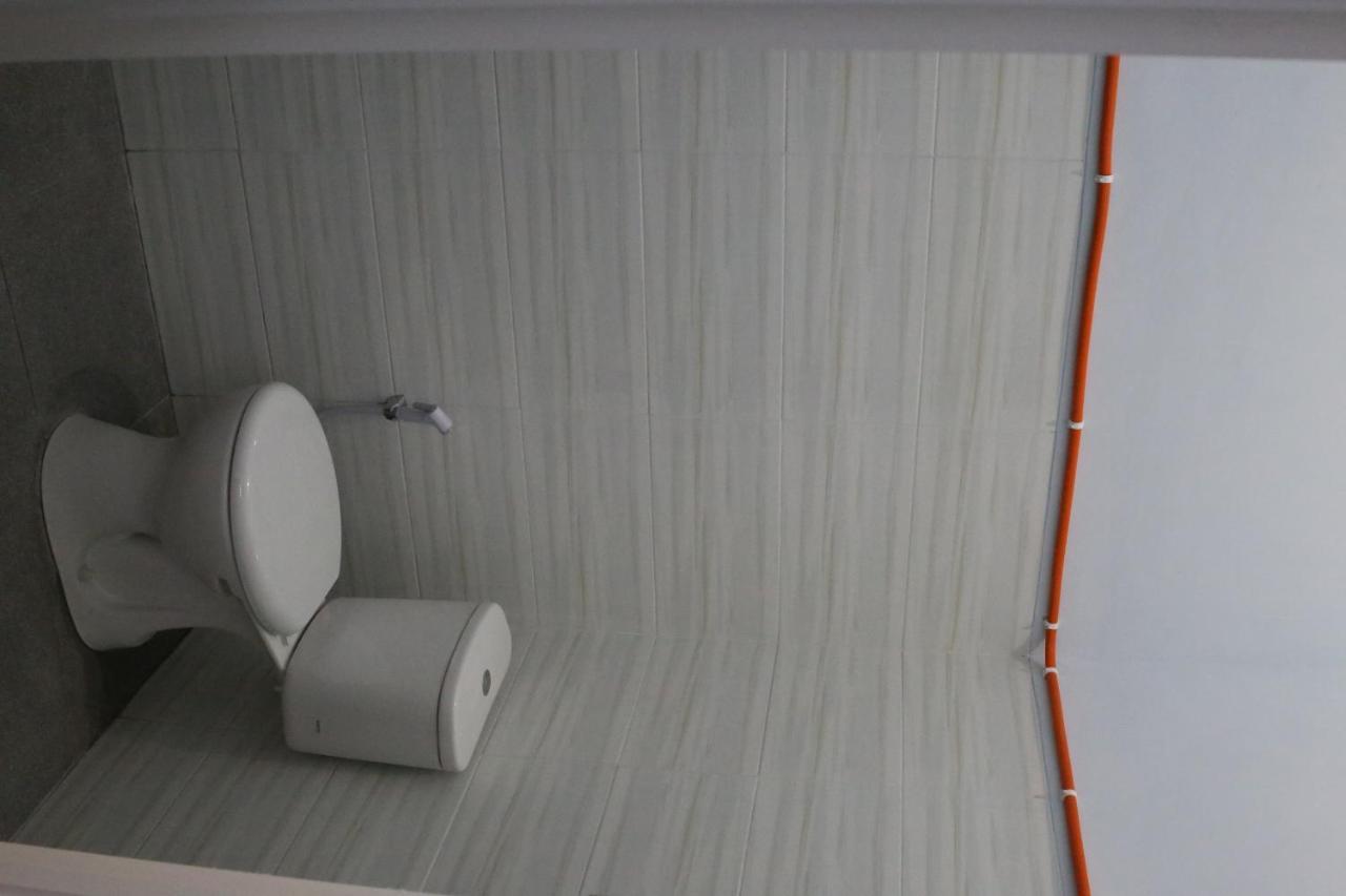 Reddoorz Syariah Near Suncity Mall Madiun Exterior foto
